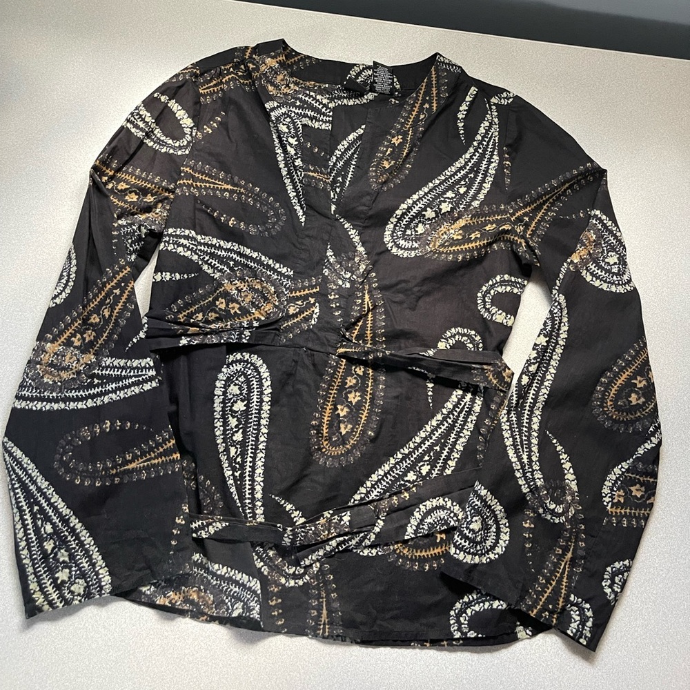 Vintage V-neck Top from the early 2000’s. Paisly Print